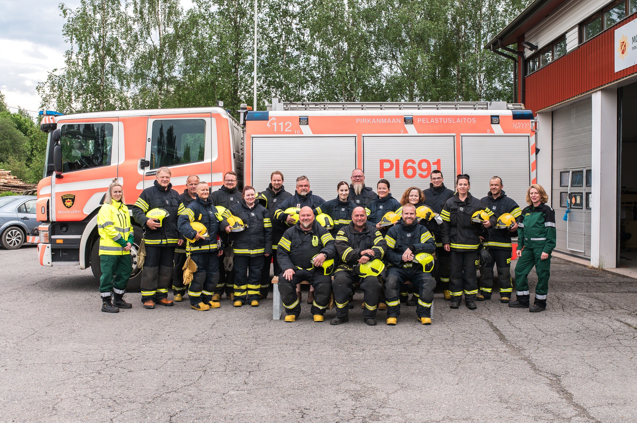 Hälytysosaston ryhmäkuva